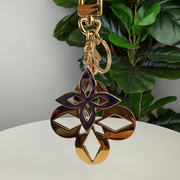 💎✨Authentic LOUIS VUITTON Malletage Blossom Bag Charm - Picture 1 of 4